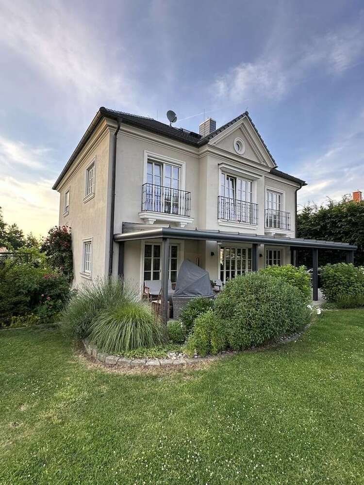 Haus zum Kaufen in Dresden 1.300.000 € 270 m²