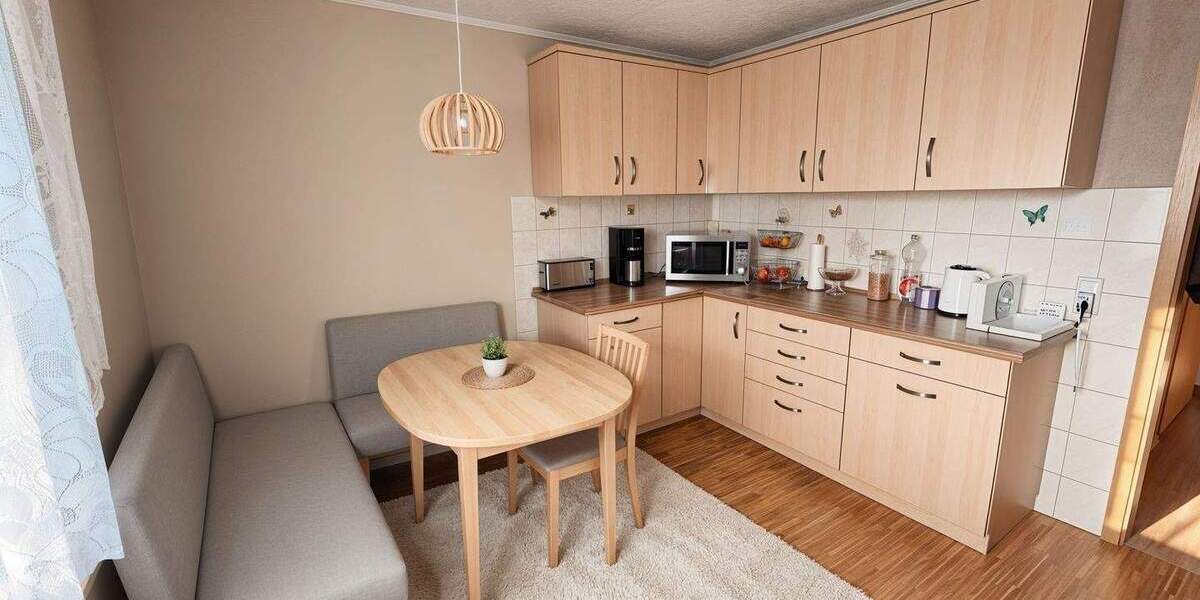 Gepflegtes Zweifamilienhaus mit großem Garten und Pool in Radebeul-Naundorf 7 zimmer