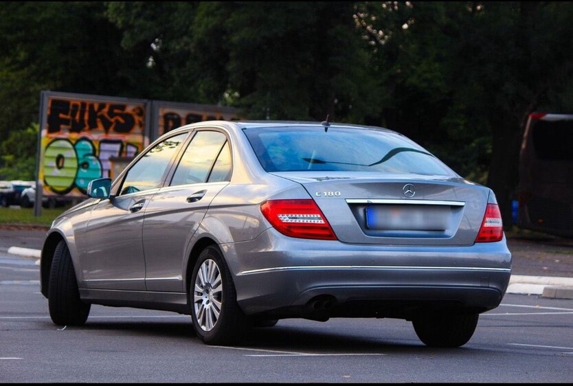 Mercedes-Benz C 180 109.000 km 12.500 € Dresden 01067