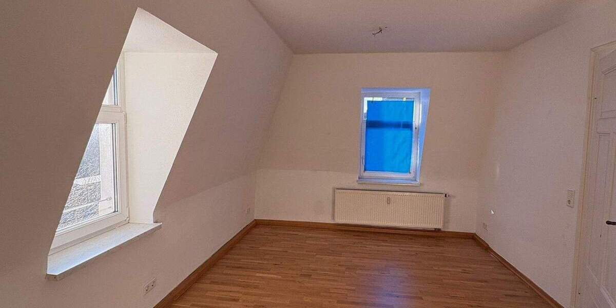 Neu renovierte Wohnung mit Balkon und EBK 3 zimmer