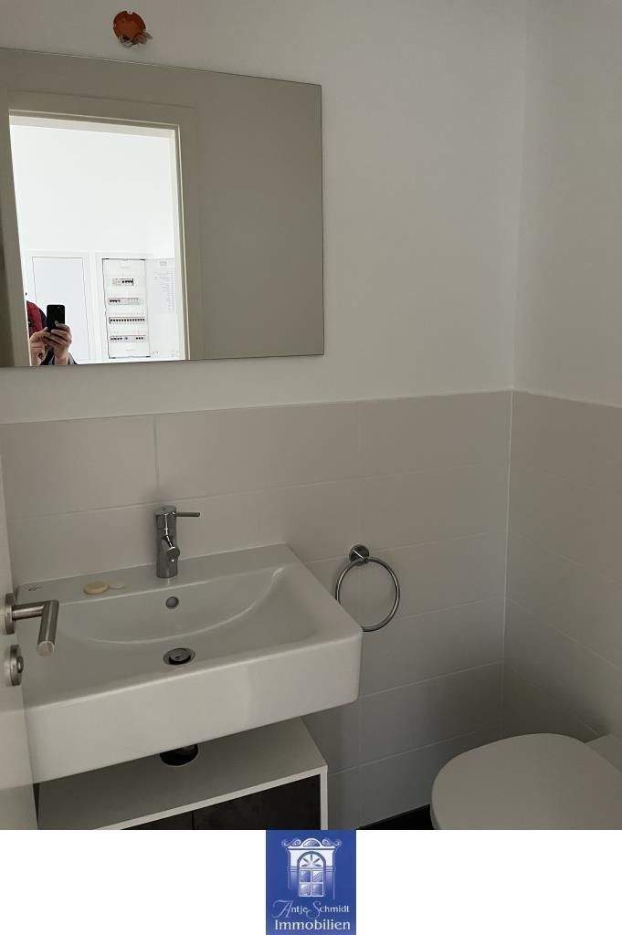 Ihr neuer Lieblingsplatz! Großer Balkon, zwei Bäder, Sauna, EBK, Fußbodenheizung! 4 zimmer