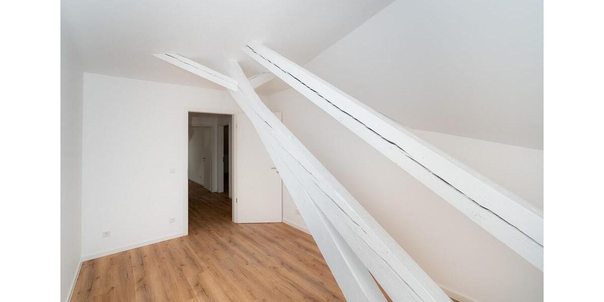 Exklusiver Erstbezug: 6-Zimmer-Dachgeschosswohnung im denkmalgeschützten Lahmann-Sanatorium. 6 zimmer