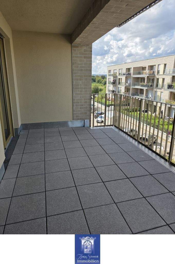 Hafencity Dresden! Traumhafte Wohnung mit zwei großen Balkonen, Lift und vieles mehr 3 zimmer