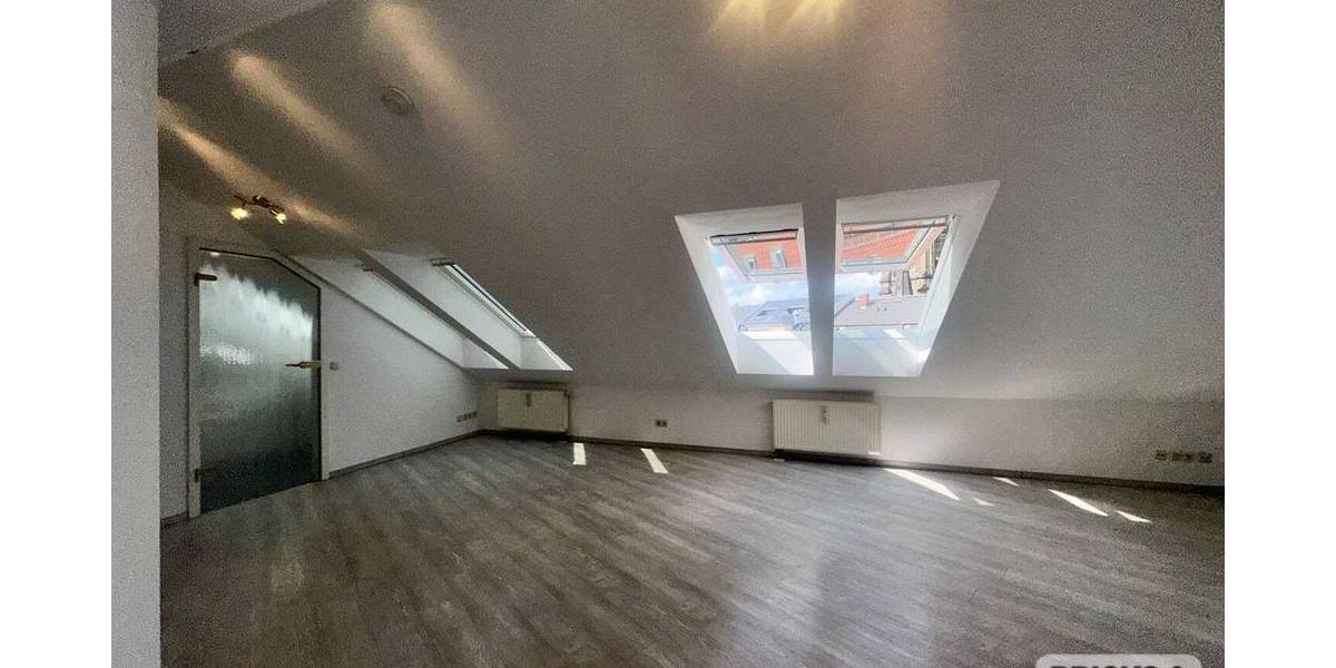 +++ Wohnung über den Dächern der Dresdner Neustadt Tiefgaragenstellplatz inkl.! +++ 2 zimmer