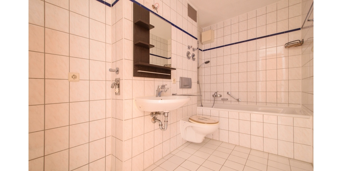 HELL & FREUNDLICH – BEZUGSFREI – GROSSE TERRASSE – WANNENBAD – TG-PARKER - Terrassenwohnung Dresden Strehlen | Angebot:25806752