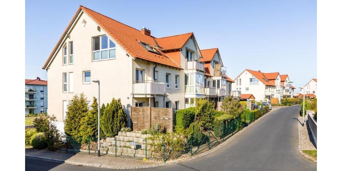Wohnen in ruhiger Lage: gut geschnittene DG-Wohnung mit Vinylboden - Etagenwohnung Radeburg Radeburg | Angebot:27499550