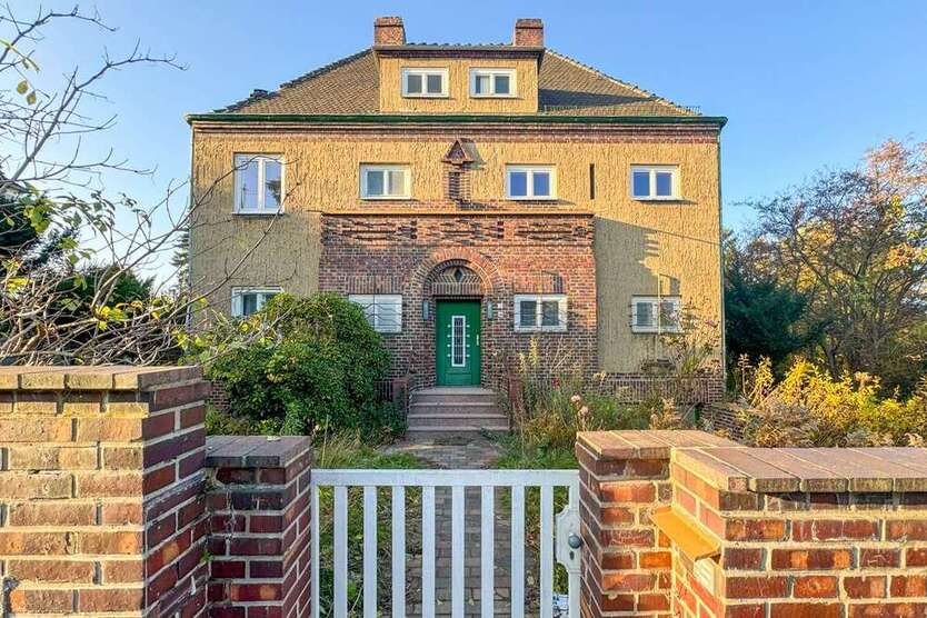 Haus zum Kaufen in Dresden Dölzschen 449.000 € 244.25 m²