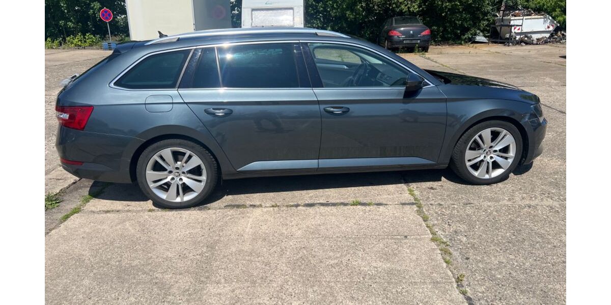 Skoda Superb 146.000 km 15.499 &euro; Dresden 01069
