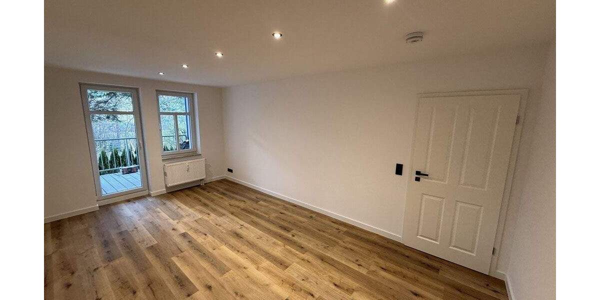 Luxus Erdgeschosswohnung mit 20 m² Terrasse & Garten - hochwertig saniert, ruhig, privat - prov-frei 3 zimmer