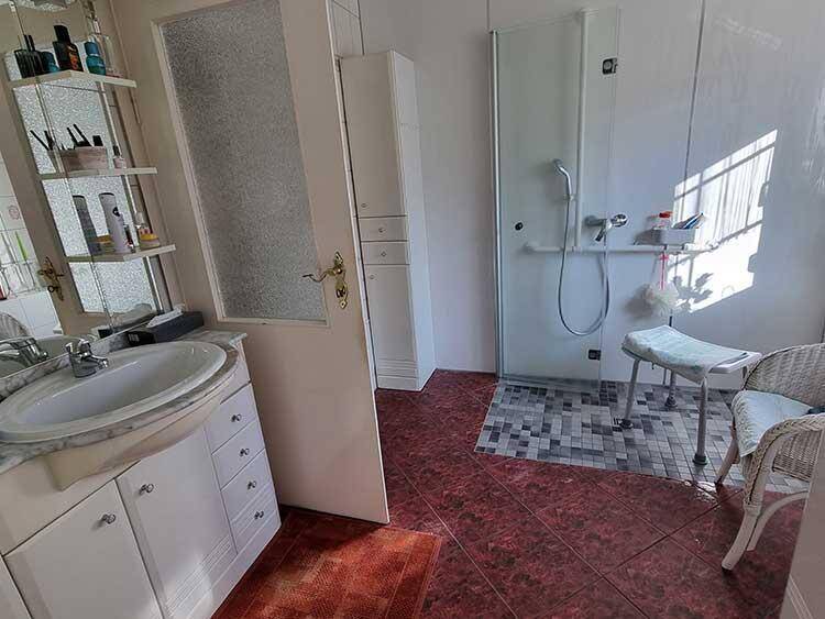 **Zwischen Blüten und Dornen - Schönes Einfamilienhaus mit Sanierungsbedarf**