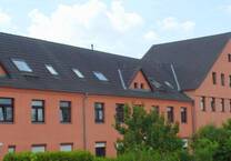 Hübsche, kleine 4-Zimmer-Wohnung mit Laminatboden und Badewanne * ruhige Lage mit Gartenblick
