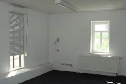 Großzügige Halle mit separatem Büro! Die ideale Lagerfläche in ländlicher Umgebung zimmer