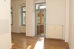 Schöne hohe Räume mit Sonnen-Balkon
