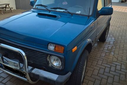 Lada Niva 89.400 km 3.699 &euro; Grumbach 01723