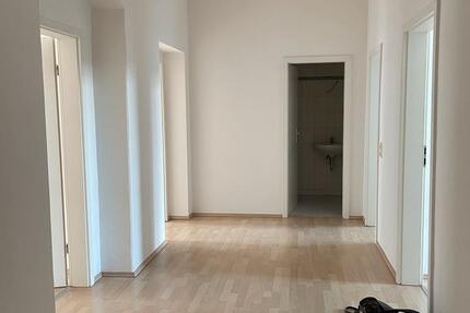 Familienfreundliche Wohnung mit großen Hinterhof 4 zimmer