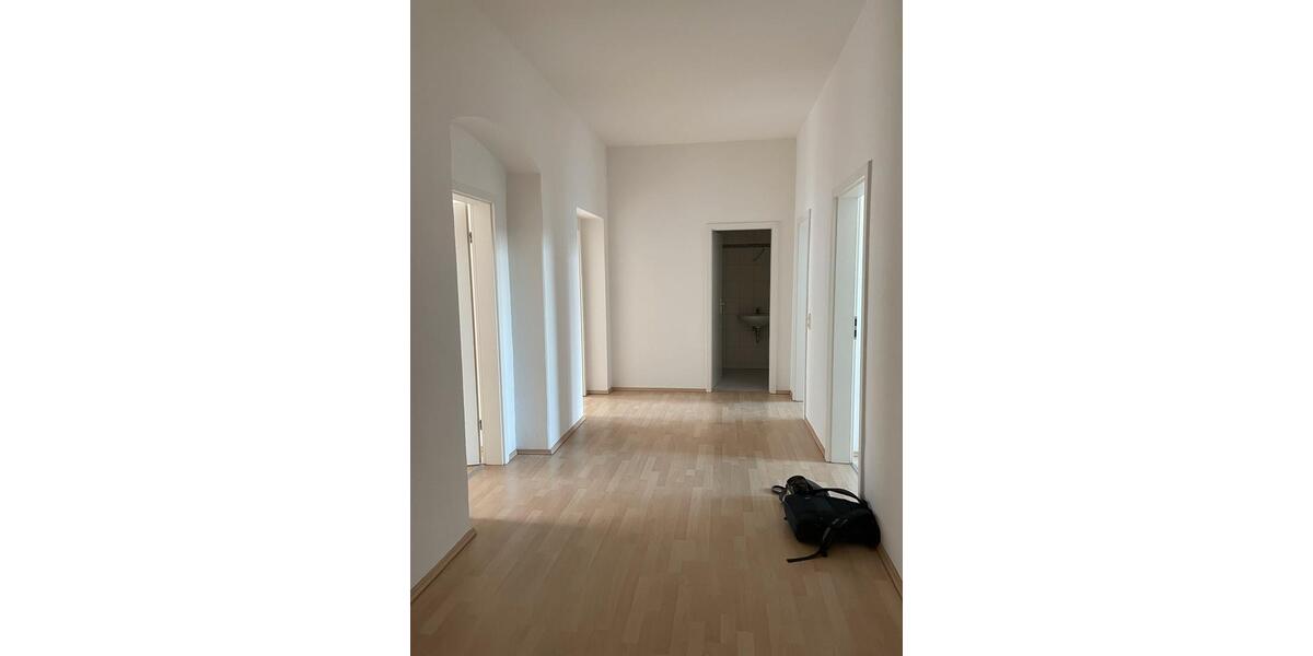 Familienfreundliche Wohnung mit großen Hinterhof 4 zimmer