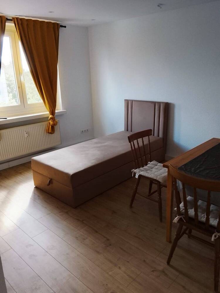 Möblierte und frisch Kernsanierte 2 Zimmer Wohnung mit neuer Einbauküche