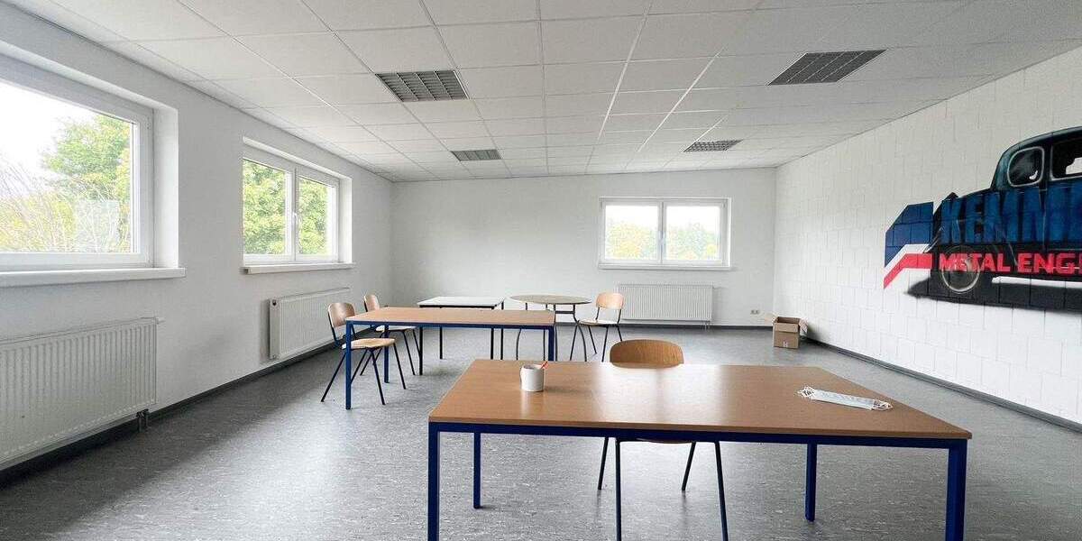 Lager- und Produktionsflächen direkt an der S177 und S81 - unweit der Halbleiterindustrie - zum Kauf! zimmer