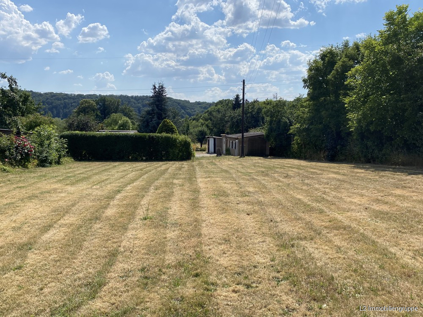 Attraktives Baugrundstück mit sehr großem Garten und Weitblick