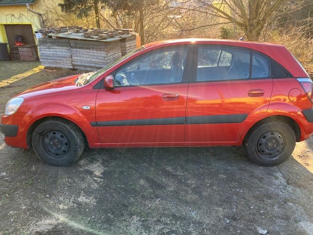 Kia Rio 195.000 km 1.850 &euro; Pulsnitz 01896