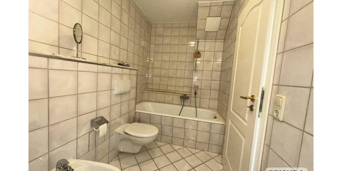 +++ Wohnung über den Dächern der Dresdner Neustadt Tiefgaragenstellplatz inkl.! +++ 2 zimmer