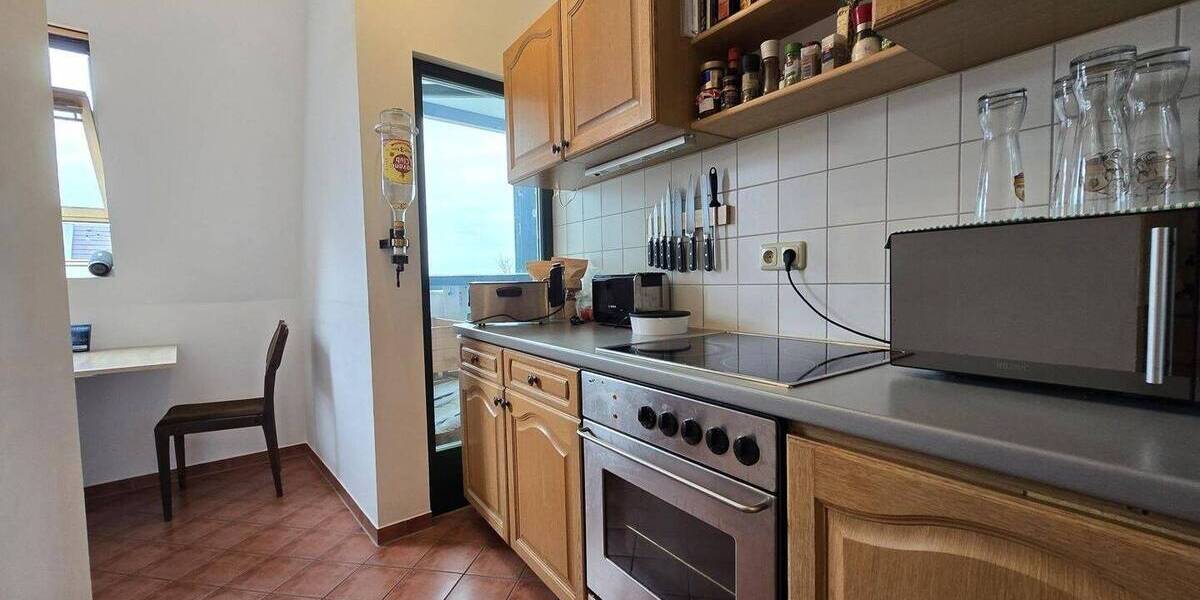 großzügige 2-Zimmer-Dachgeschosswohnung mit BalkonLoggia und EBK (wenn gewünscht) 2 zimmer