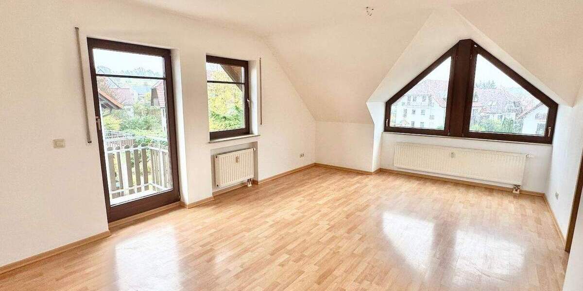 Bezugsfreie 2-Zimmer-Dachgeschosswohnung! Balkon! TG-Doppelparker oben! 2 zimmer