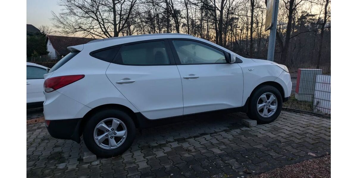 Hyundai ix35 126.182 km 9.200 &euro; Dresden 01217
