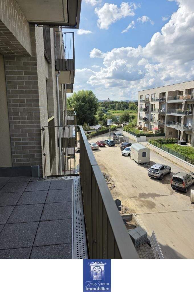 Hafencity Dresden! Traumhafte Wohnung mit zwei großen Balkonen, Lift und vieles mehr 3 zimmer