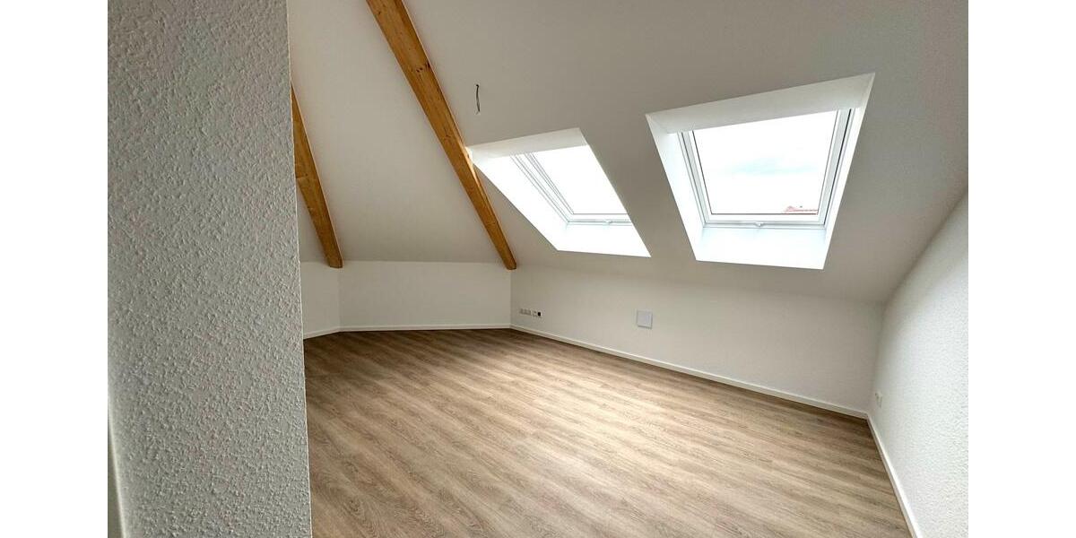 Dachgeschoßwohnung Heidenau - 4 Zimmer, 109 m&sup2;, 1.303&euro; | Angebot:24585580