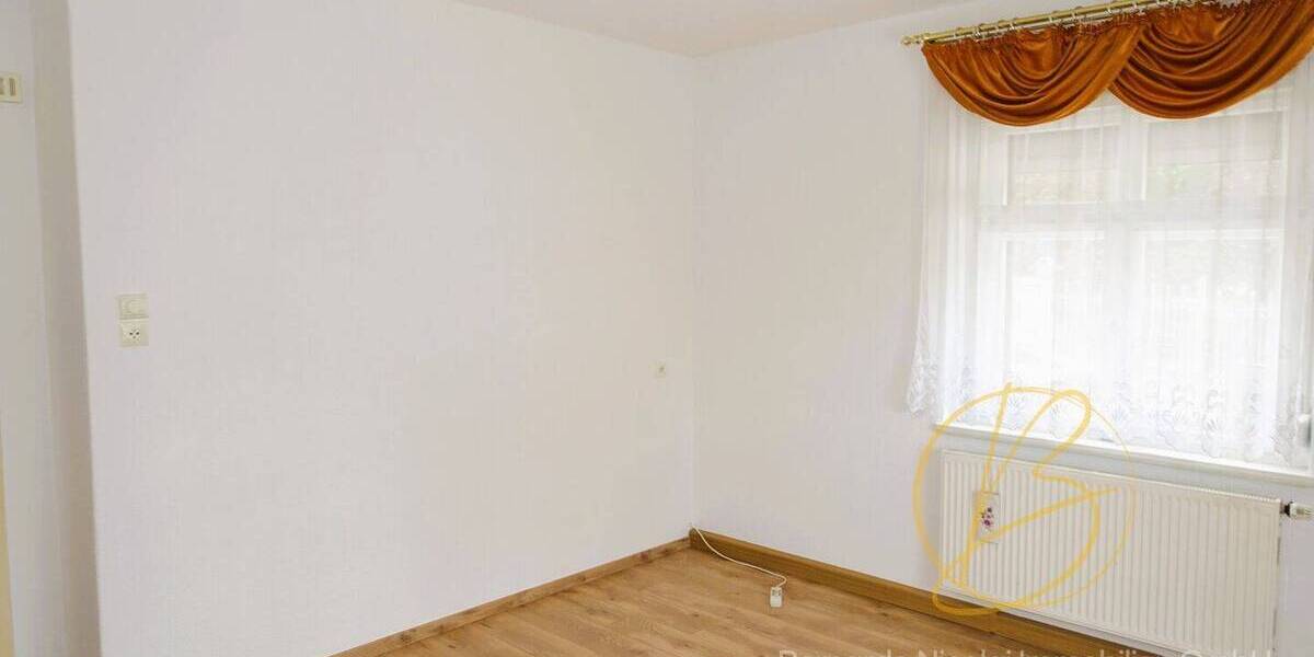 Mehrfamilienhaus, Wohnhaus Großröhrsdorf - 8 Zimmer, 180 m&sup2;, 342.000&euro; | Angebot:26833997