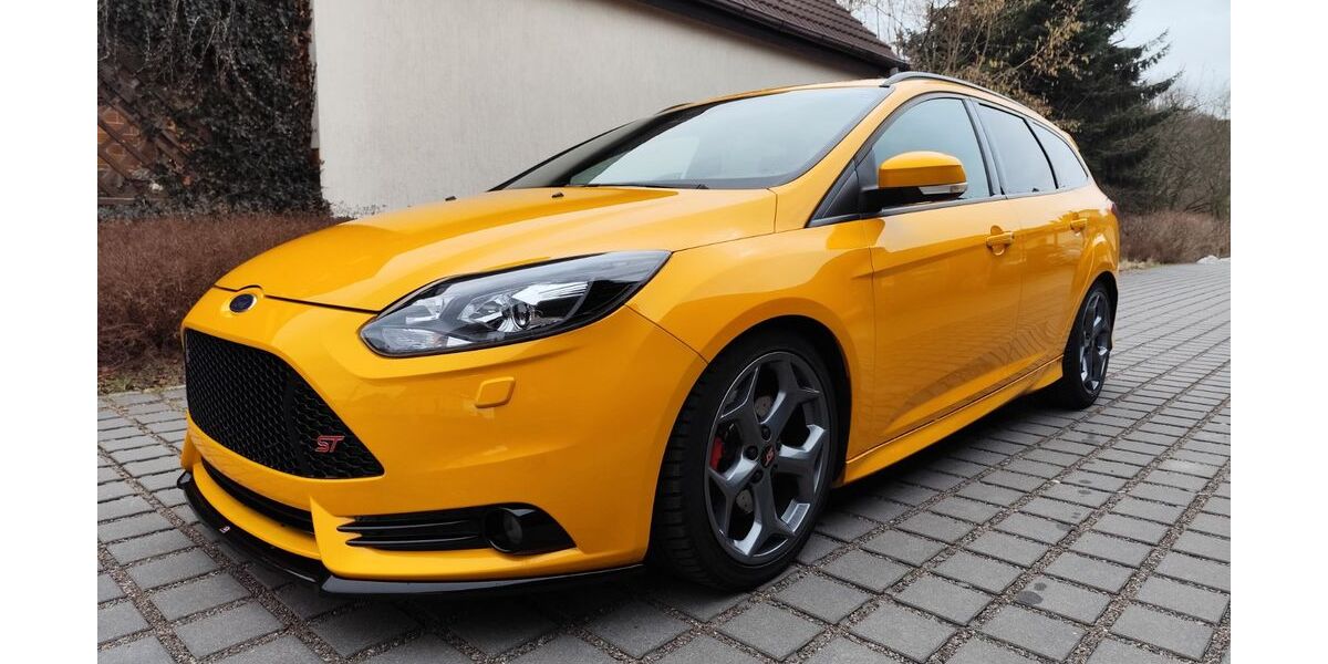 Ford Focus 100.000 km 15.499 &euro; Freital 01705