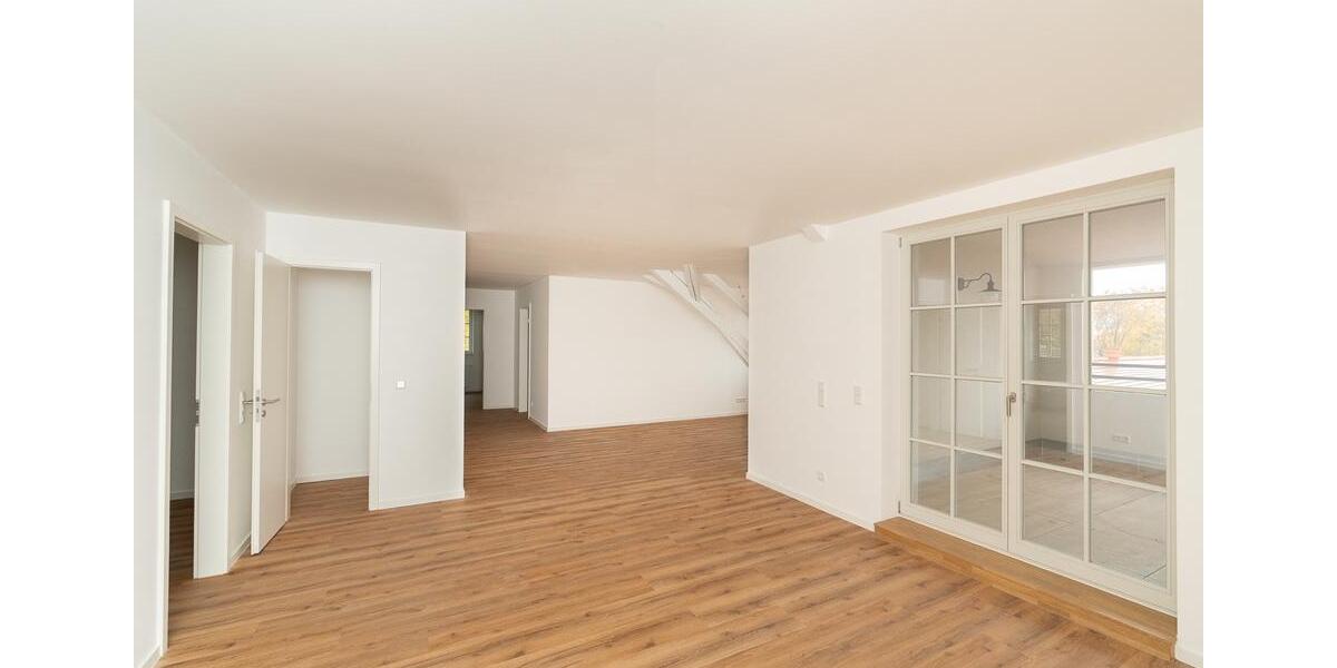 Dachgeschoßwohnung Dresden Loschwitz - 6 Zimmer, 160 m&sup2;, 2.200&euro; | Angebot:23432216