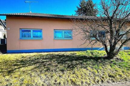Doppelhaushälfte - Charmanter 3-ZKB-Bungalow mit Gartenanteil in ruhiger Lage von Gillenfeld