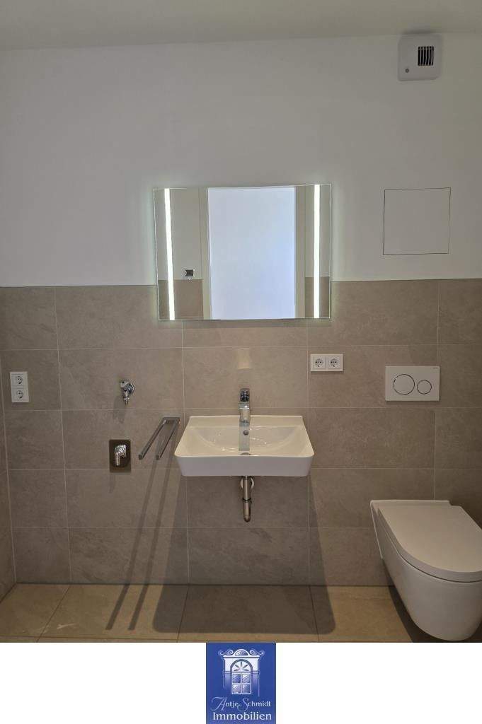 Hafencity Dresden! Traumhafte Wohnung mit zwei großen Balkonen, Lift und vieles mehr 3 zimmer