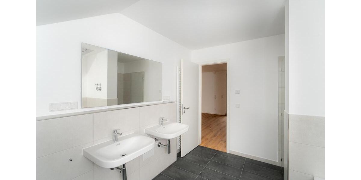 Dachgeschoßwohnung Dresden Loschwitz - 6 Zimmer, 160 m&sup2;, 2.200&euro; | Angebot:23432216