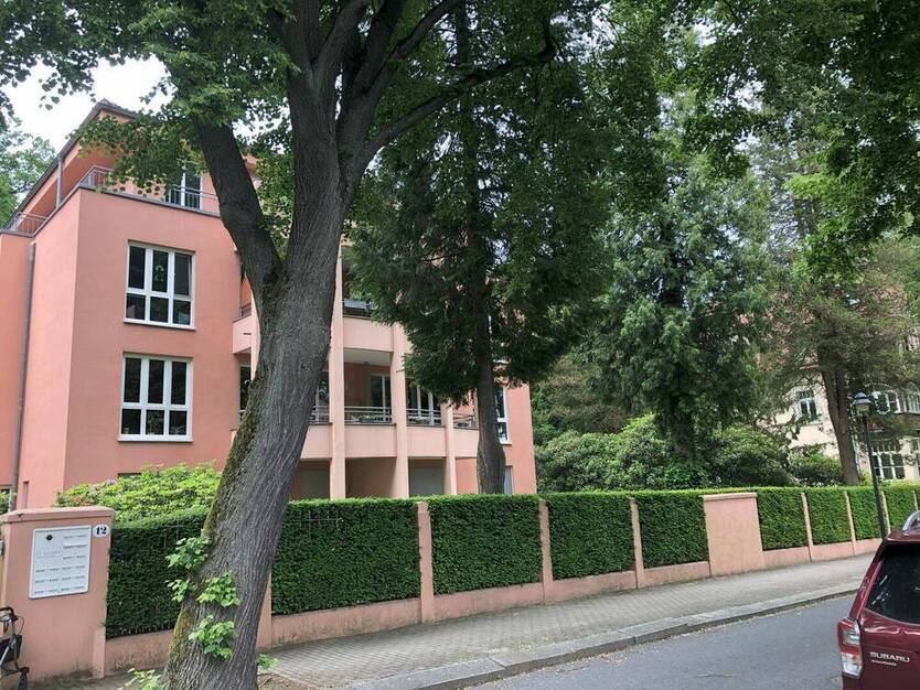 Modern und neu möblierte DG-Terrassen-Wohnung in Bühlau zu vermieten!
