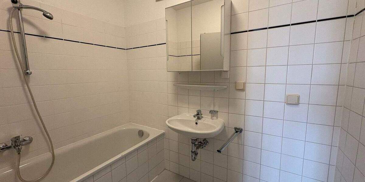 Etagenwohnung Dresden Gruna - 2 Zimmer, 69 m&sup2;, 720&euro; | Angebot:25880977