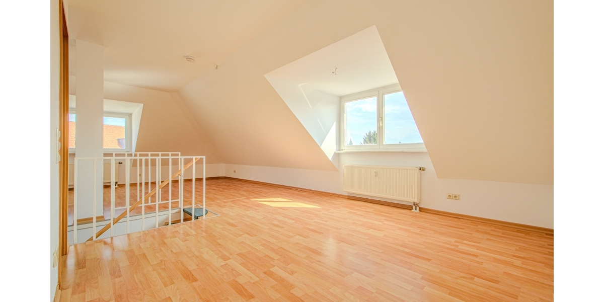 GANZ OBEN – GEMÜTLICHE MAISONETTE – BEZUGSFREI – DUSCHBAD MIT FENSTER – TG-PARKER - Dachgeschoßwohnung Dresden Strehlen | Angebot:27318190