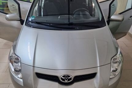 Toyota Auris 68.700 km 6.999 &euro; Dresden 01139