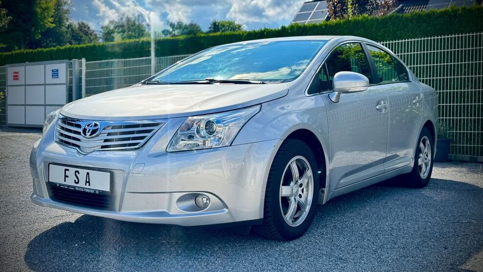 Toyota Avensis 49.000 km 8.499 € Dresden 01259