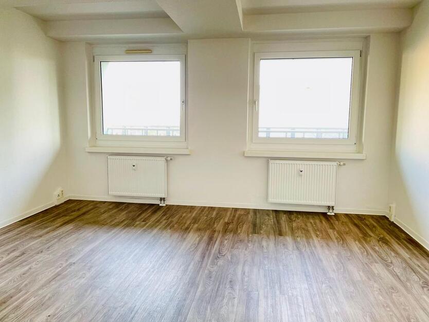 Modernes Wohngefühl: 2 Zimmer mit Einbauküche und Ankleide zimmer