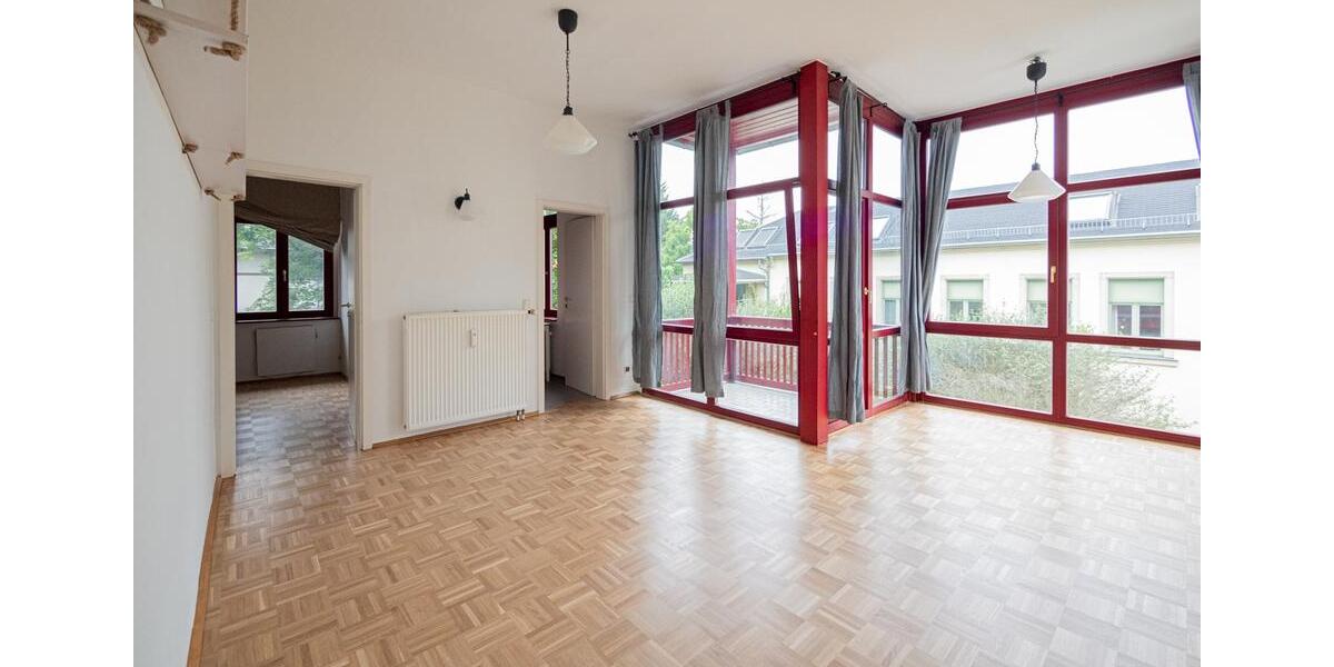 Teilmöblierte Altbauwohnung in malerischer Villa und bevorzugter Wohnlage. 2 zimmer