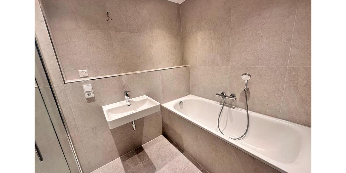 Etagenwohnung Dresden Neustadt - 3 Zimmer, 93 m&sup2;, 1.482&euro; | Angebot:26645184