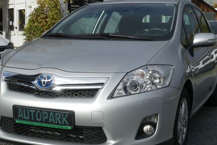 Toyota Auris 100.200 km 8.200 &euro; Dresden 01237