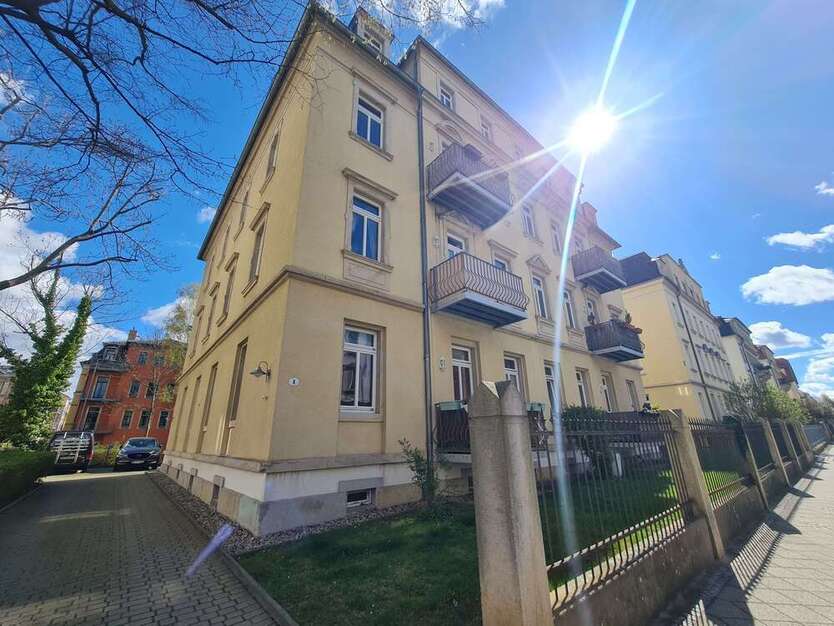 Haus zum Kaufen in Dresden 2.149.000 € 889.88 m²