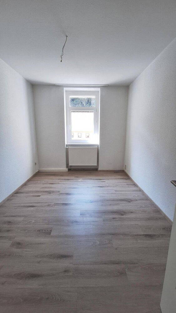 2 Zimmer, Einbauküche, 450 m zur Uni Tharandt