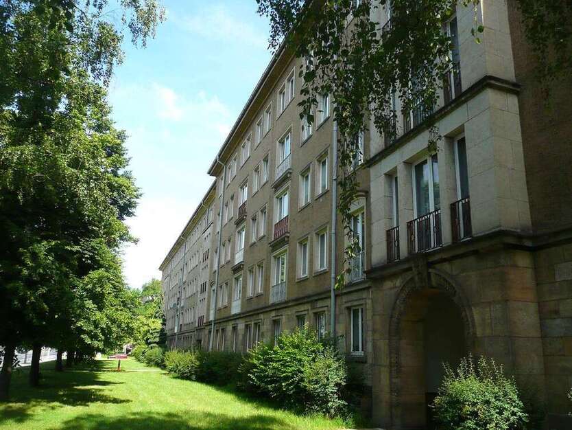 Wohnung zum Mieten in Dresden 280 € 32.39 m²