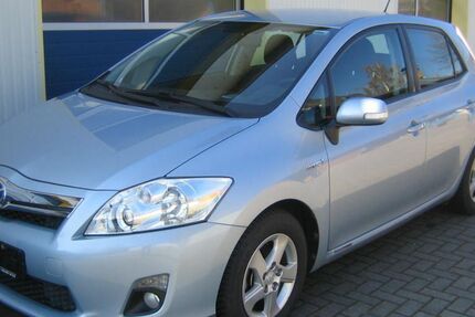 Toyota Auris 56.983 km 10.990 &euro; Dresden 01157