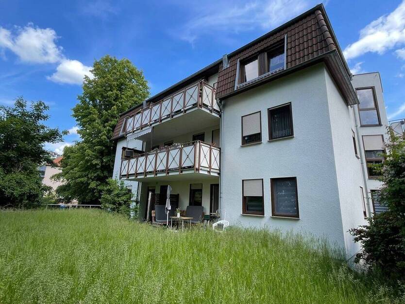 ruhige 2-RW mit Balkon und TG-Stellplatz!